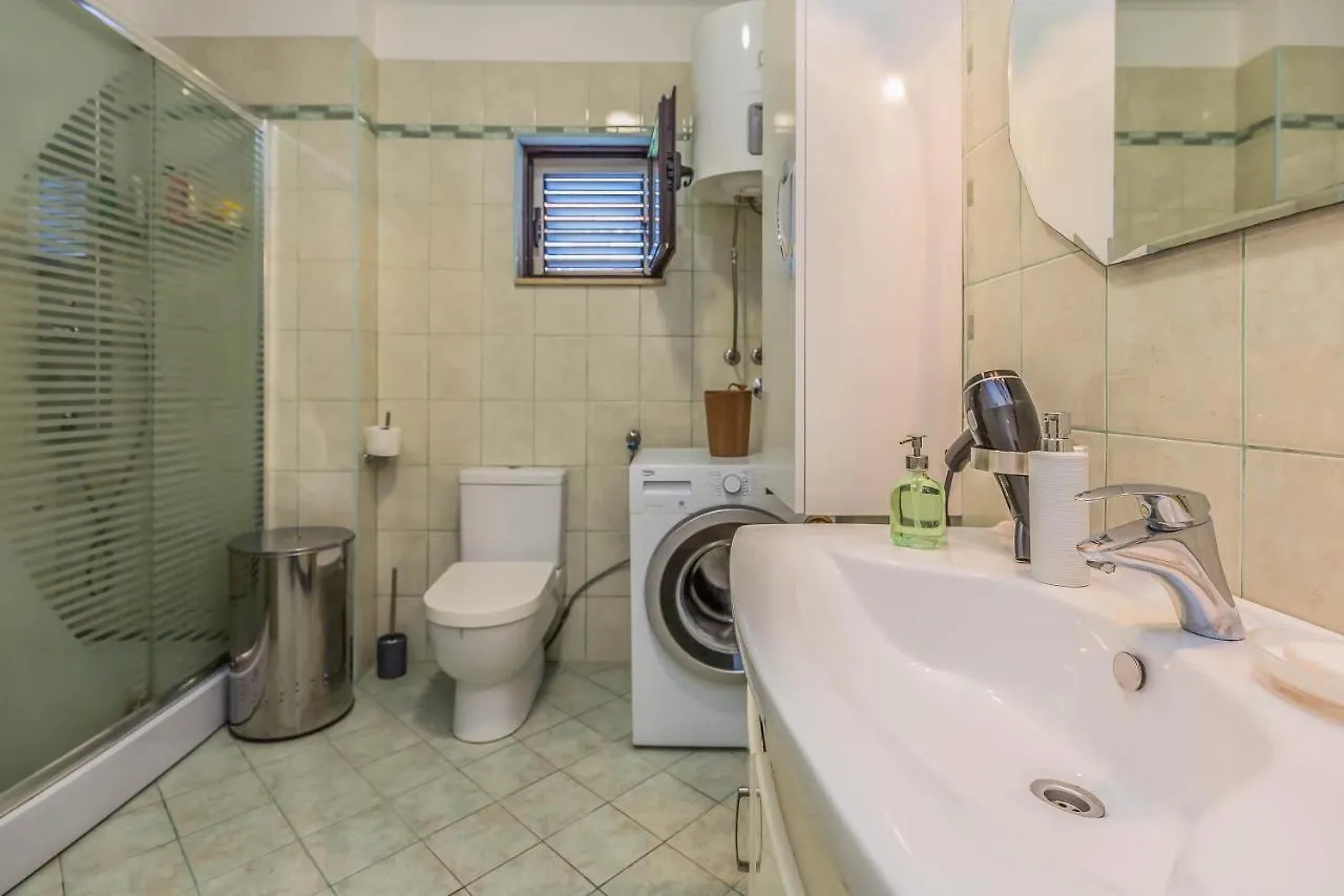 City Luxe Apartment Split